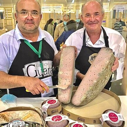 Antonio y Francisco Nasarre con el nuevo queso de vino