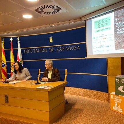 Cristina Palacín y Miguel Ángel Vicente en la presentación de las jornadas