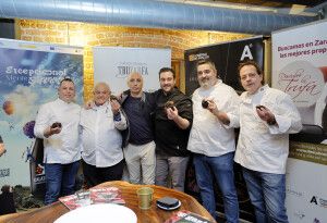 Los cinco chefs de Descubre la trufa en Bilbao posan junto a Dani García y Fausto Pascual.