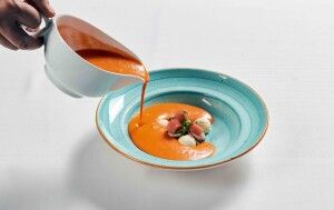 Salmorejo de sandía, helado de AOVE y boquerones en vinagre