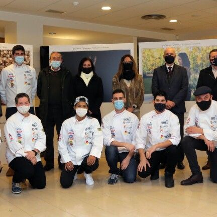 Foto de familia calendario solidario Cocineros de Aragón 2020